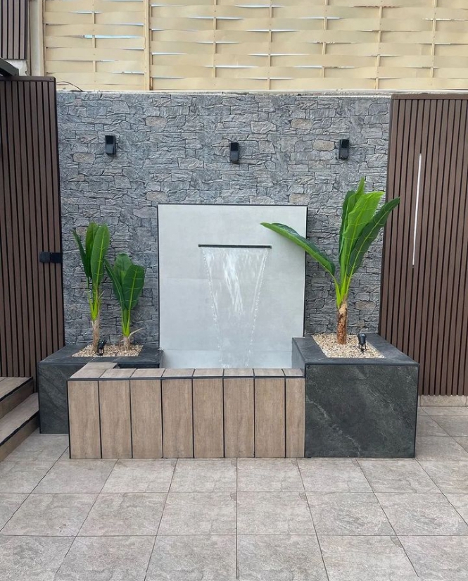 تنسيق حدائق الاحساء وتركيب العشب الصناعي